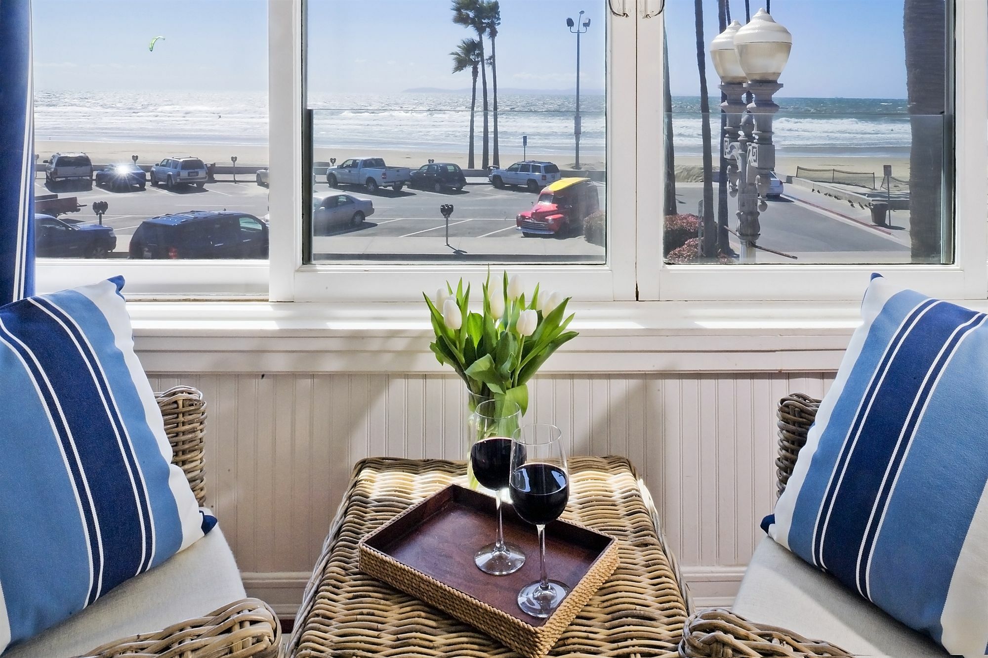 Newport Beach Hotel Экстерьер фото